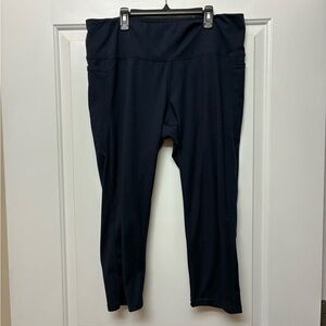 Danskin Women's Capri Navy Leggings